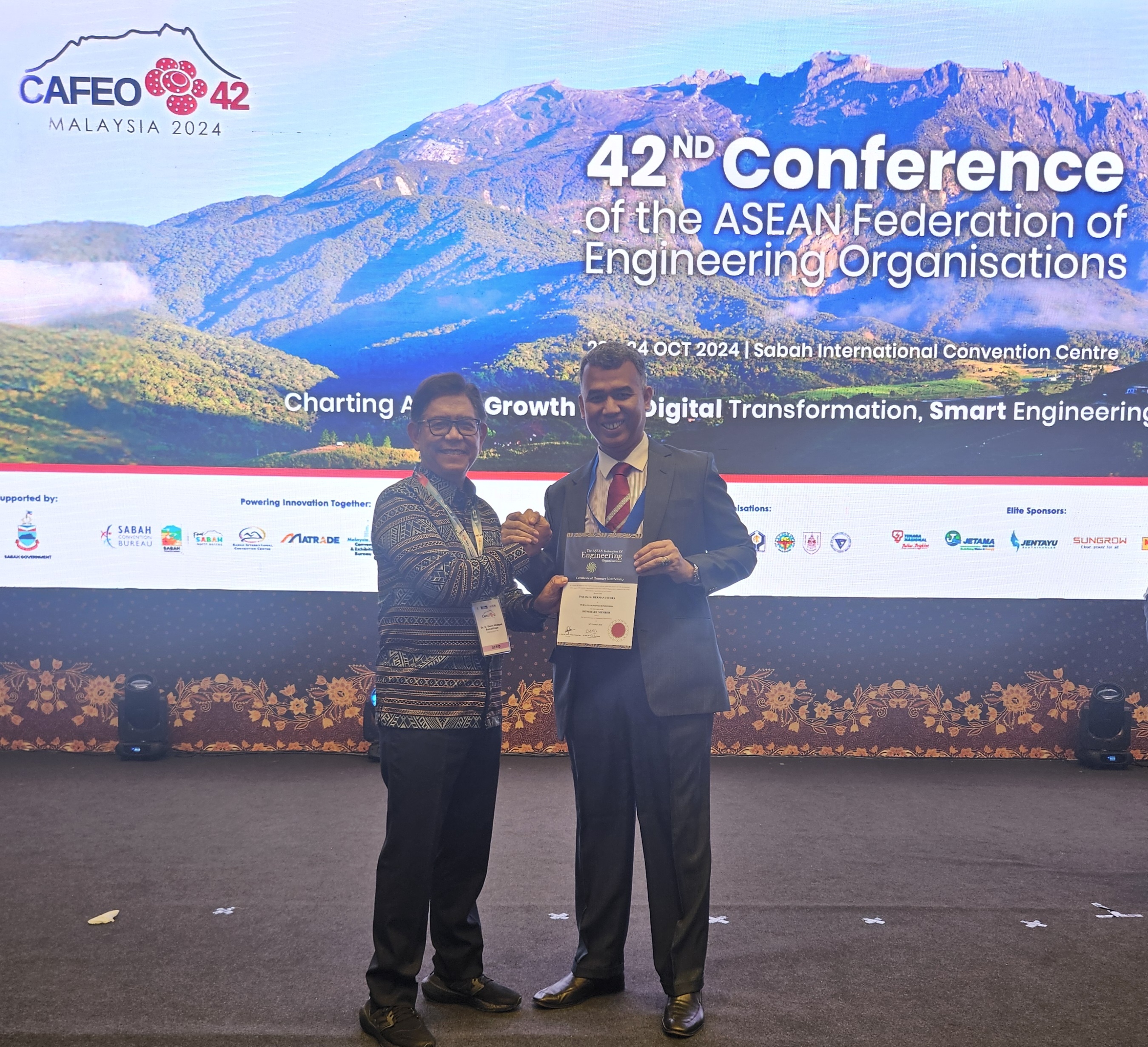 Rektor Unimal Terima AFEO Honorary Membership